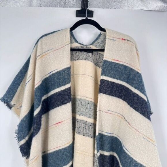 Do Everything In Love Women Striped Fringe Sweater Blue Cream Large Southwestern - Picture 4 of 10